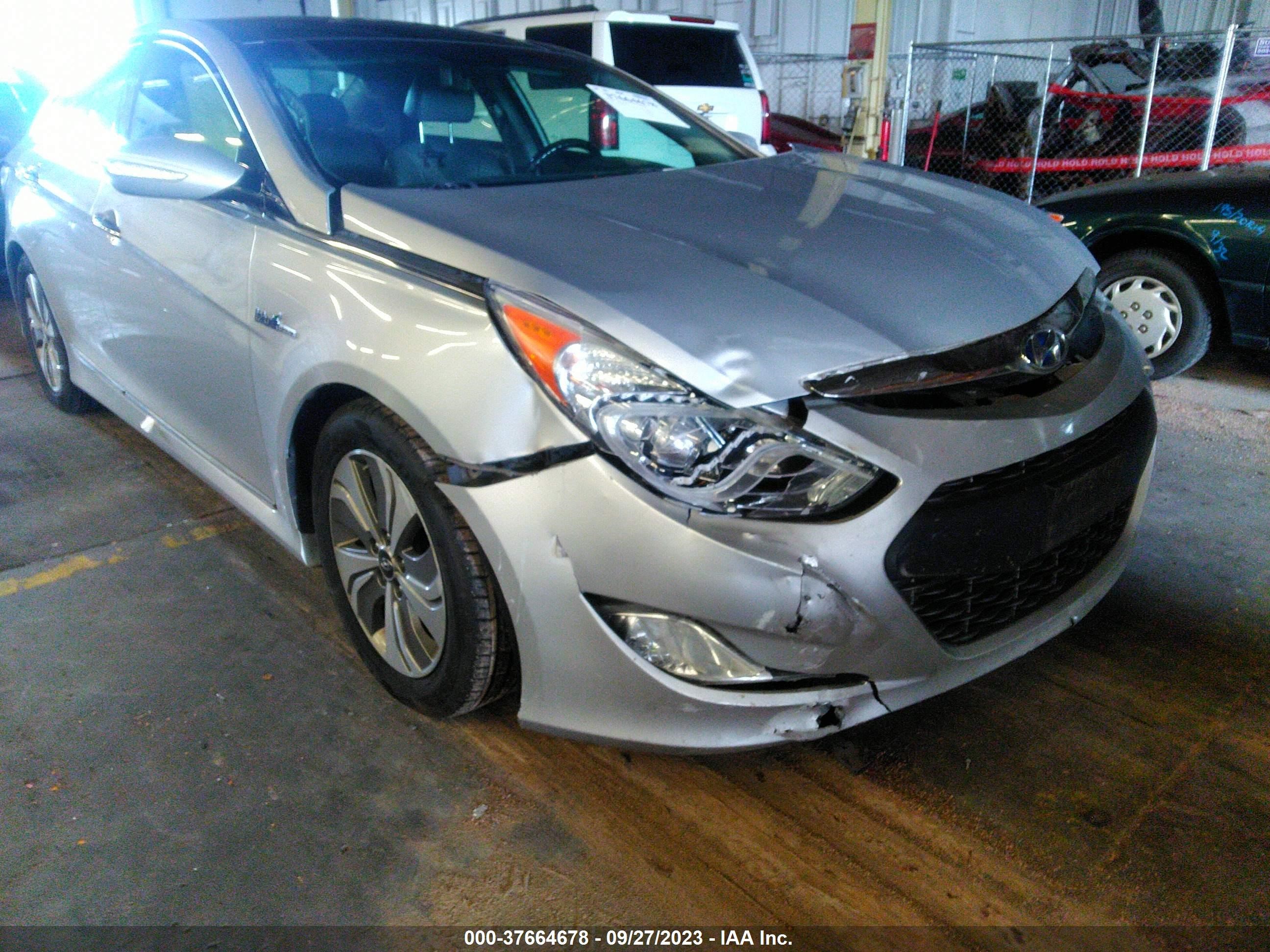 Photo 5 VIN: KMHEC4A48EA105355 - HYUNDAI SONATA 