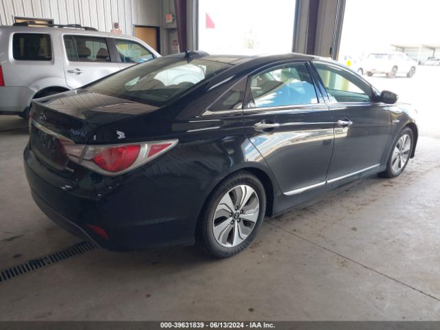 Photo 3 VIN: KMHEC4A48FA121945 - HYUNDAI SONATA 