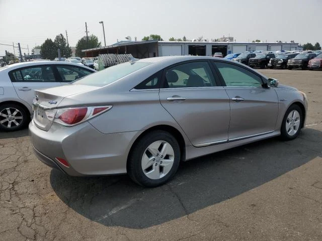 Photo 2 VIN: KMHEC4A49BA002392 - HYUNDAI SONATA HYB 