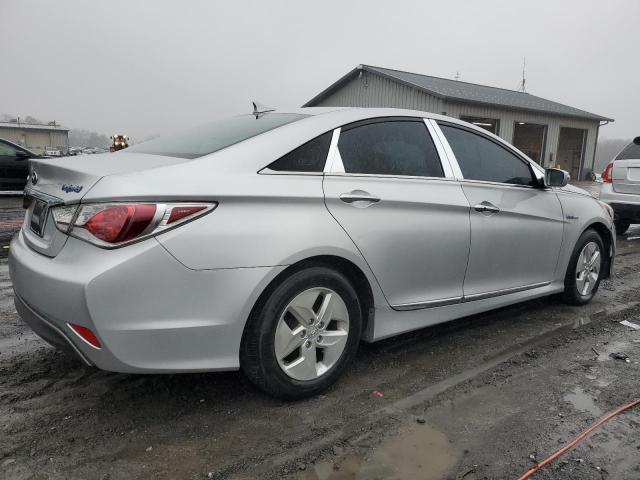 Photo 2 VIN: KMHEC4A49BA004675 - HYUNDAI SONATA 