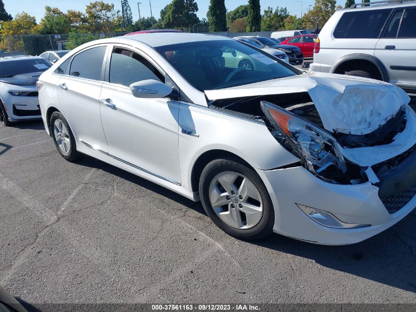 Photo 12 VIN: KMHEC4A49CA044773 - HYUNDAI SONATA 