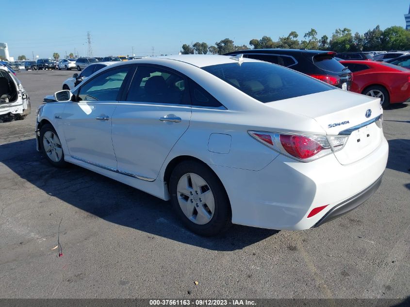 Photo 2 VIN: KMHEC4A49CA044773 - HYUNDAI SONATA 