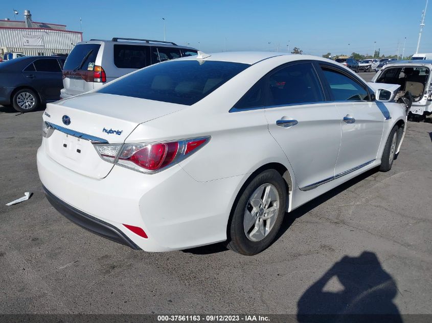 Photo 3 VIN: KMHEC4A49CA044773 - HYUNDAI SONATA 