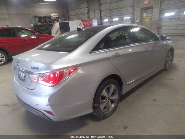 Photo 3 VIN: KMHEC4A49CA047057 - HYUNDAI SONATA 