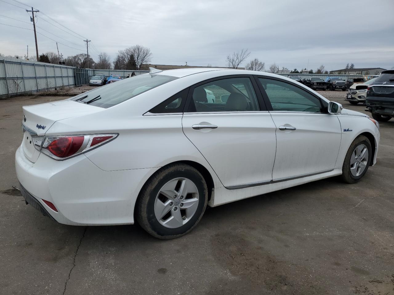 Photo 2 VIN: KMHEC4A49CA055336 - HYUNDAI SONATA 