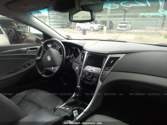 Photo 4 VIN: KMHEC4A49DA091917 - HYUNDAI SONATA 