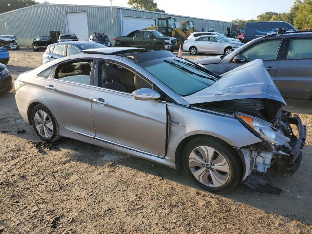 Photo 3 VIN: KMHEC4A49FA122909 - HYUNDAI SONATA HYB 