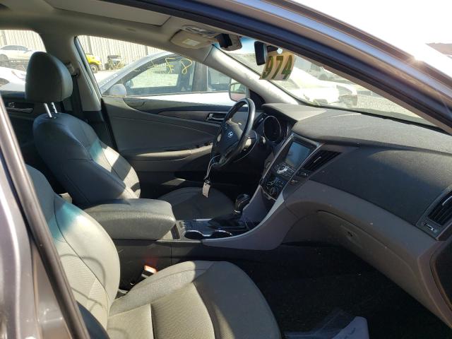 Photo 4 VIN: KMHEC4A49FA129844 - HYUNDAI SONATA 