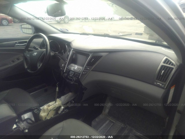 Photo 4 VIN: KMHEC4A49FA135627 - HYUNDAI SONATA 