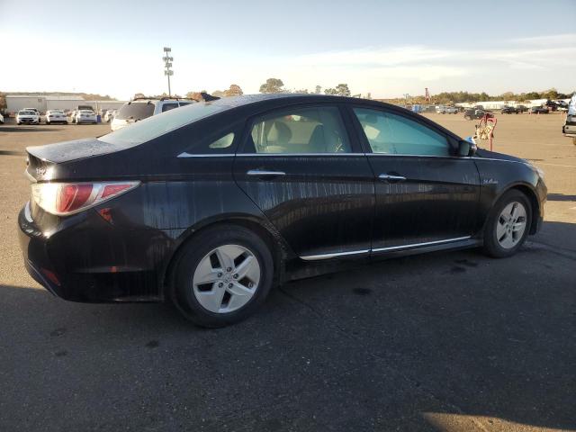 Photo 2 VIN: KMHEC4A4XBA001848 - HYUNDAI SONATA 