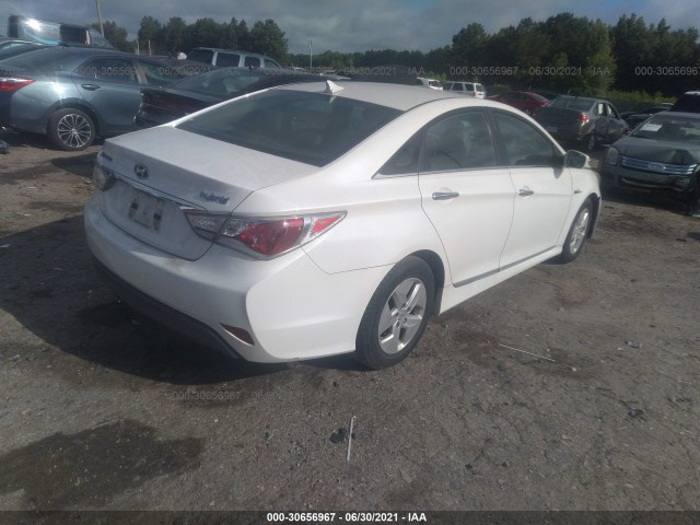 Photo 3 VIN: KMHEC4A4XBA001994 - HYUNDAI SONATA 