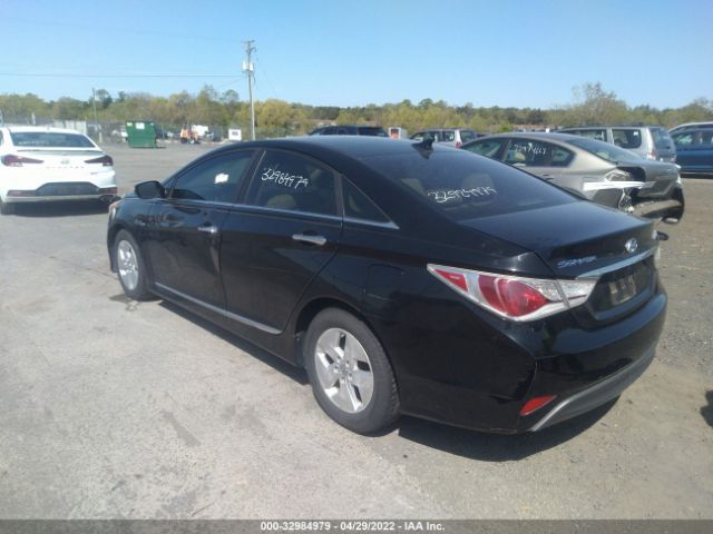 Photo 2 VIN: KMHEC4A4XBA009352 - HYUNDAI SONATA 