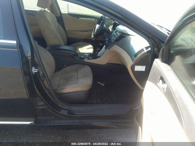 Photo 4 VIN: KMHEC4A4XBA009352 - HYUNDAI SONATA 