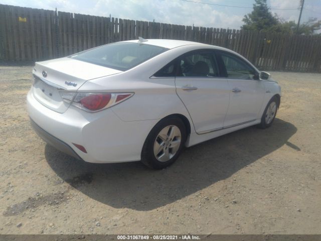 Photo 3 VIN: KMHEC4A4XCA029201 - HYUNDAI SONATA 