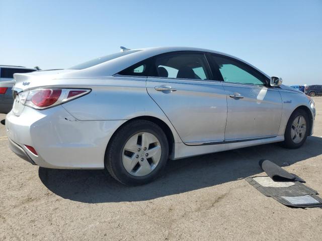 Photo 2 VIN: KMHEC4A4XCA034186 - HYUNDAI SONATA 