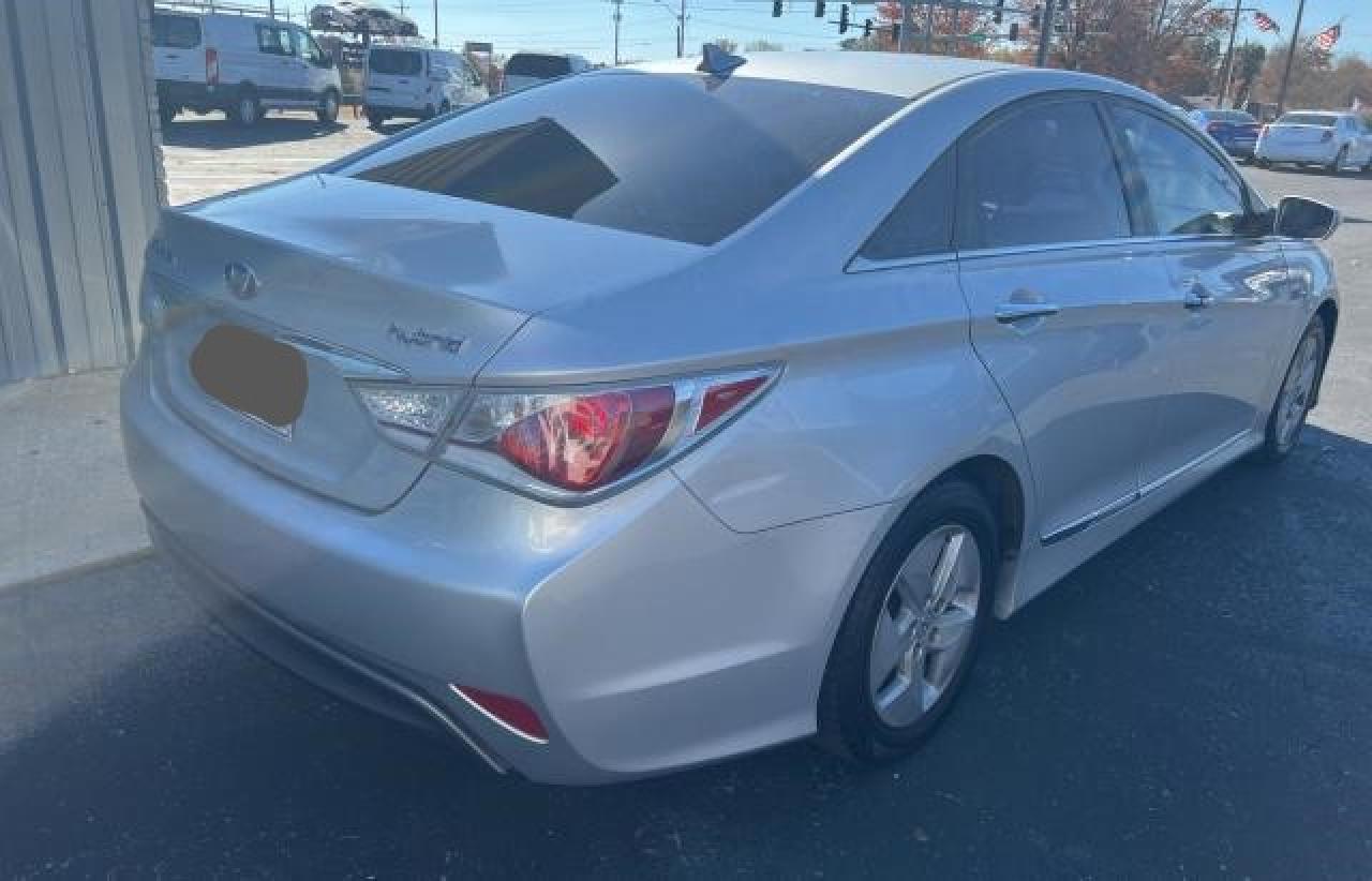 Photo 3 VIN: KMHEC4A4XCA035130 - HYUNDAI SONATA 