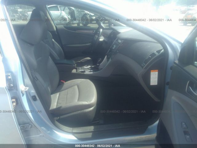 Photo 4 VIN: KMHEC4A4XCA041123 - HYUNDAI SONATA 