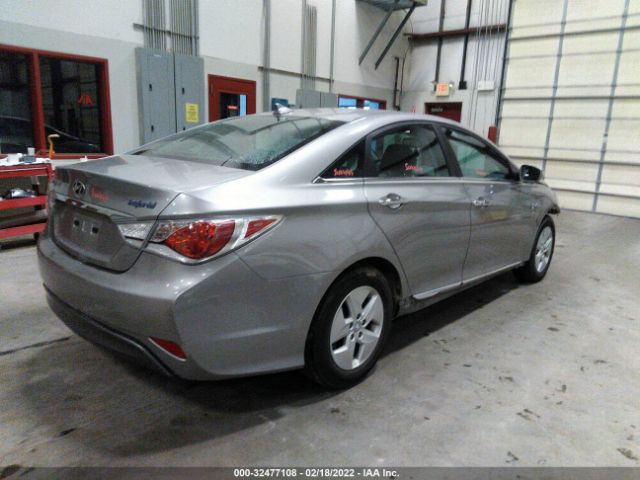 Photo 3 VIN: KMHEC4A4XCA044569 - HYUNDAI SONATA 