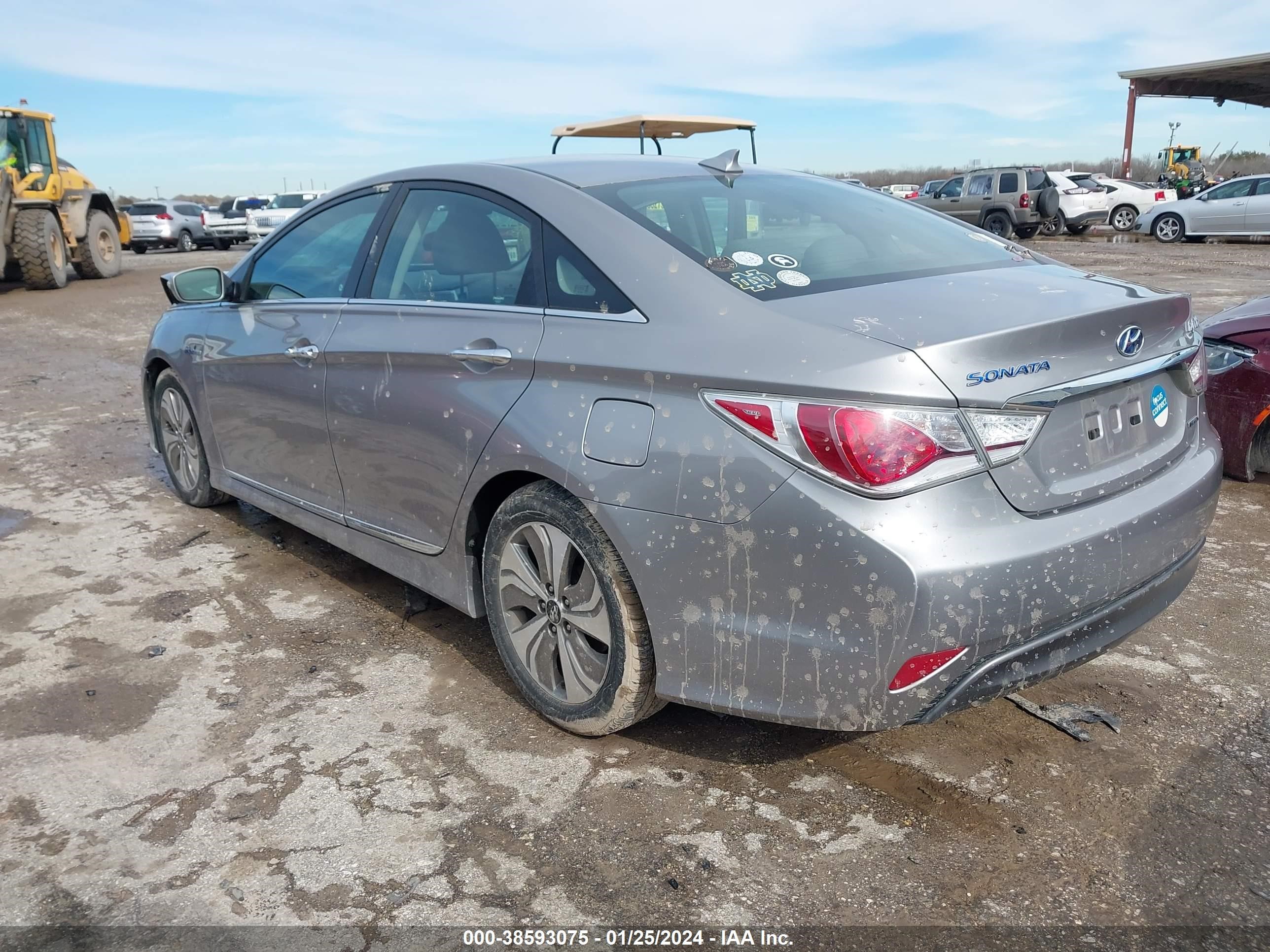 Photo 2 VIN: KMHEC4A4XDA100690 - HYUNDAI SONATA 