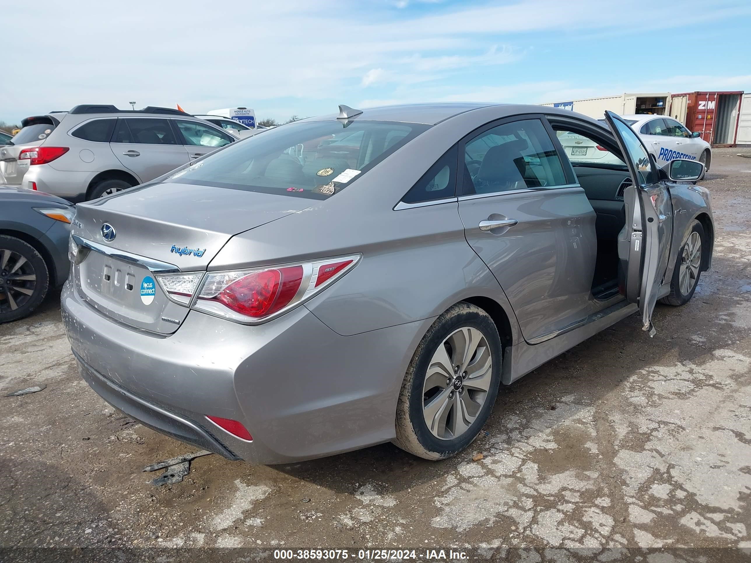 Photo 3 VIN: KMHEC4A4XDA100690 - HYUNDAI SONATA 