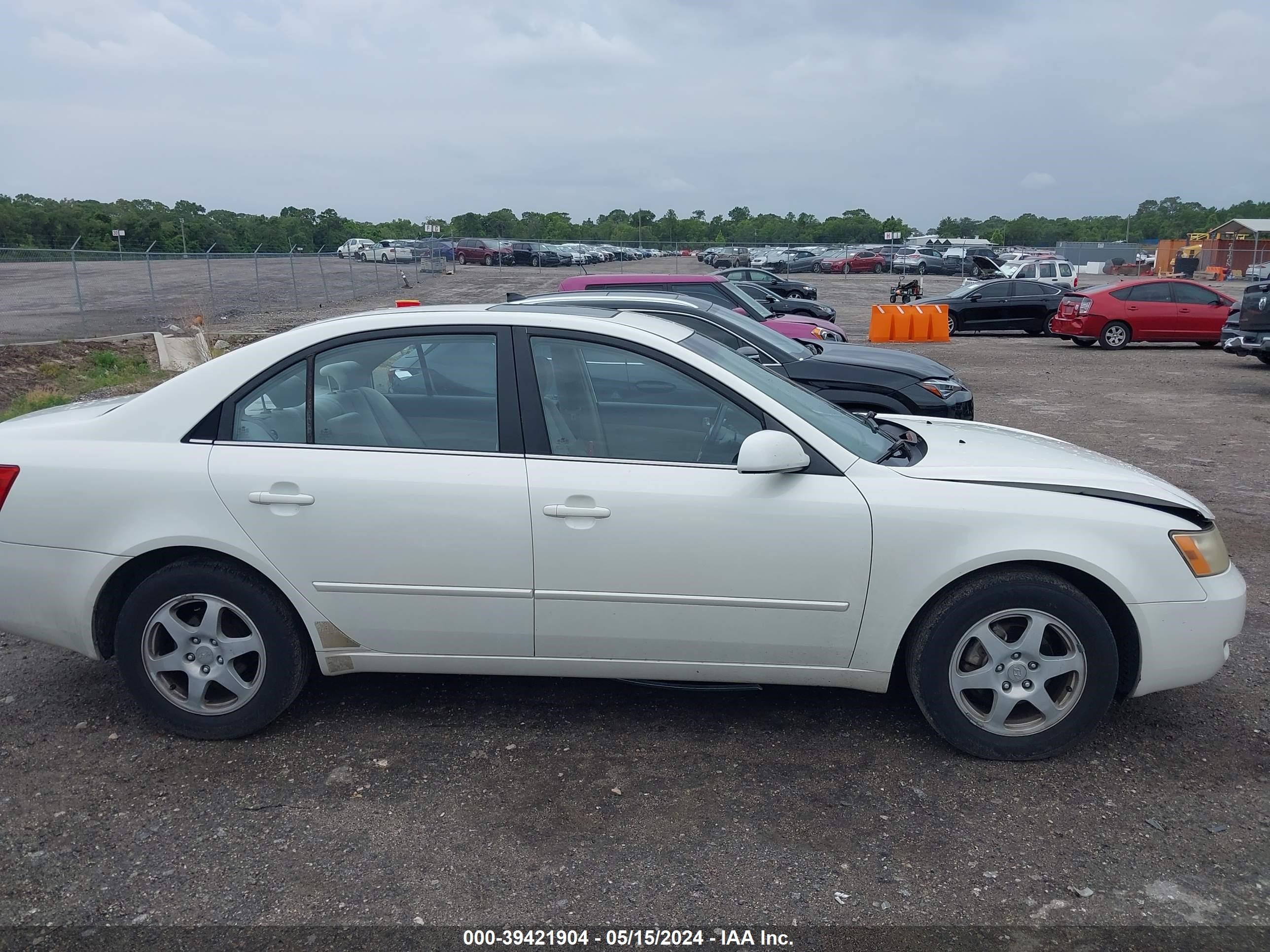 Photo 12 VIN: KMHEU46C76A108696 - HYUNDAI SONATA 