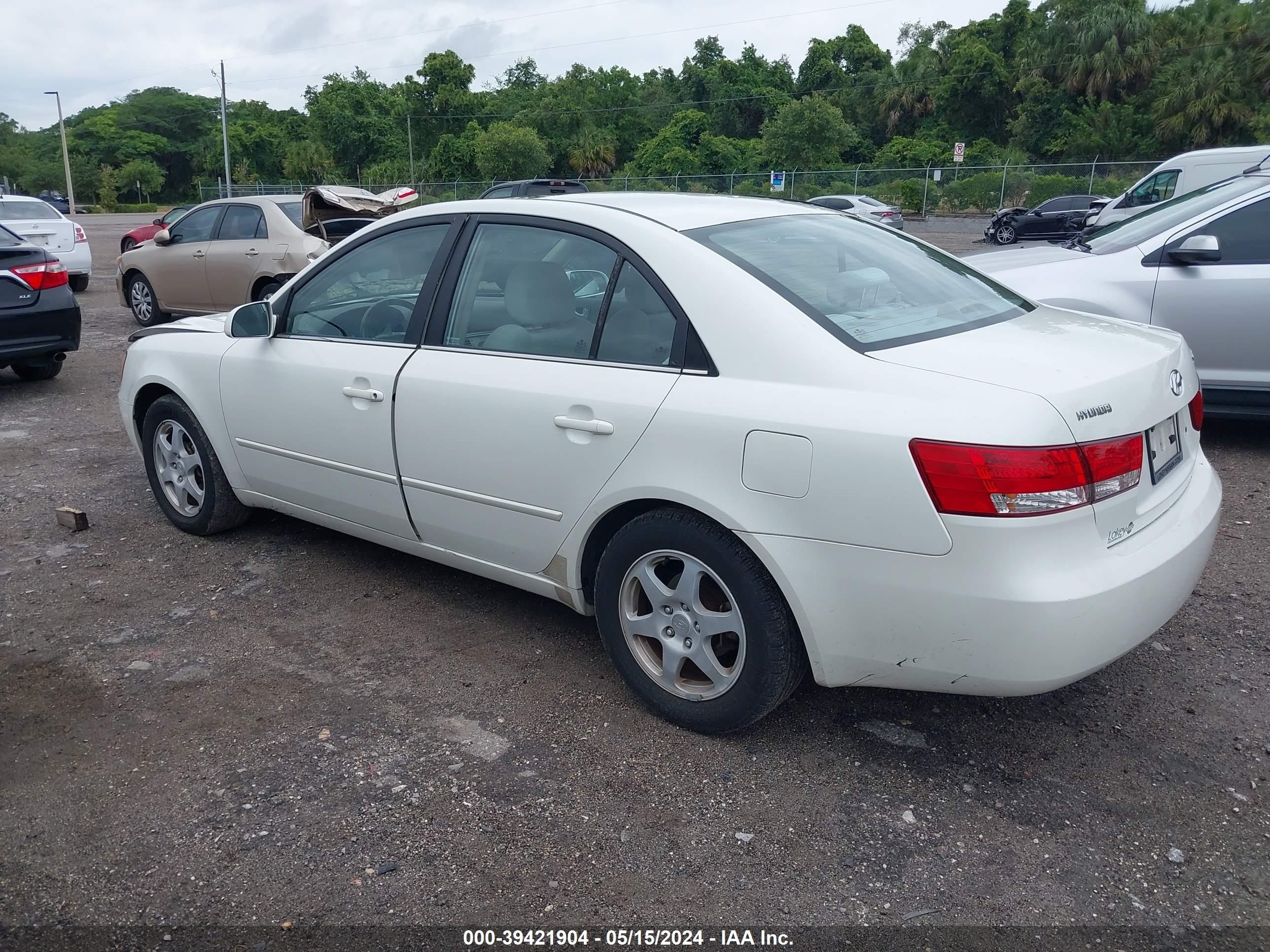 Photo 2 VIN: KMHEU46C76A108696 - HYUNDAI SONATA 