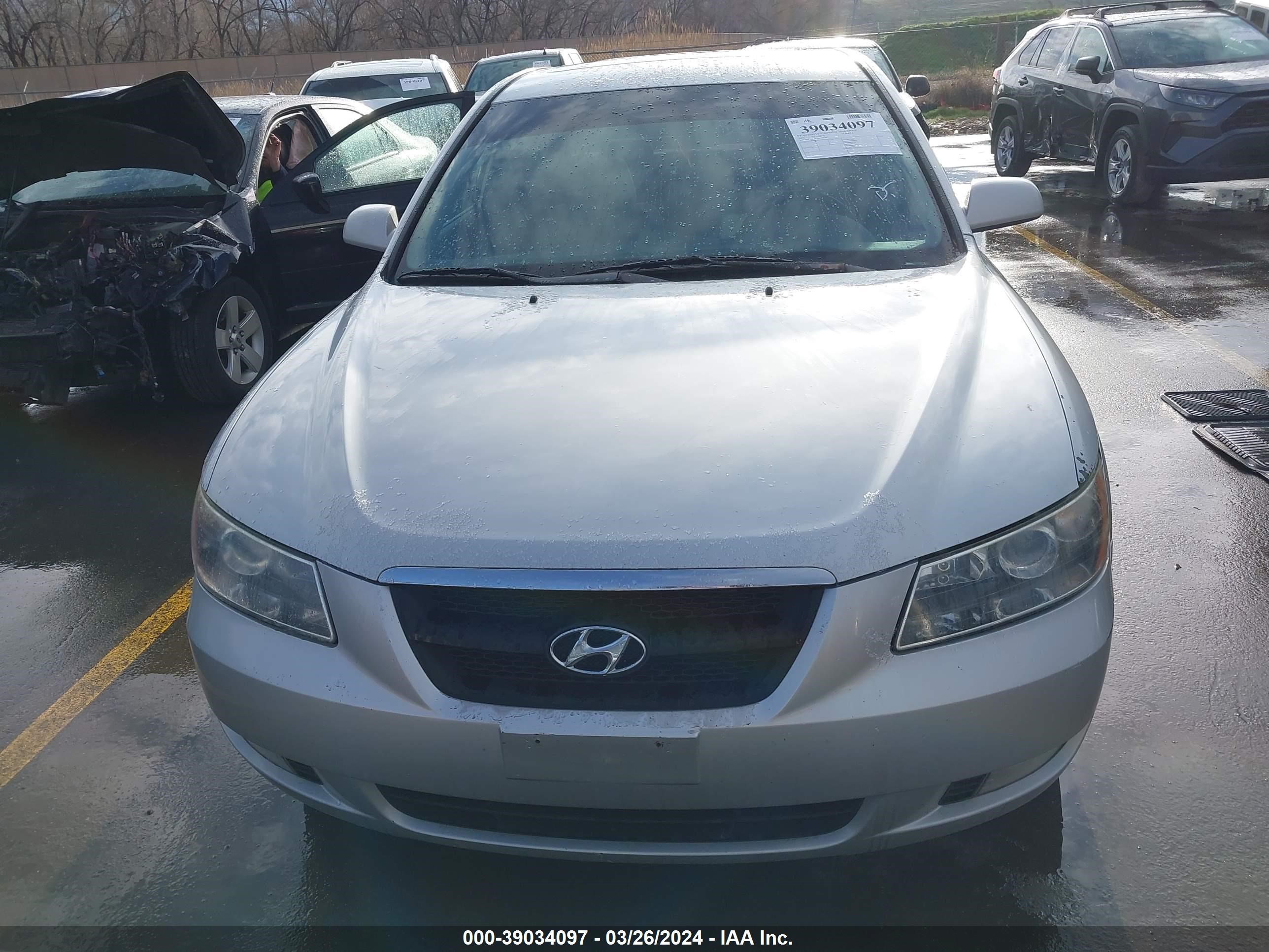 Photo 10 VIN: KMHEU46C76A124784 - HYUNDAI SONATA 