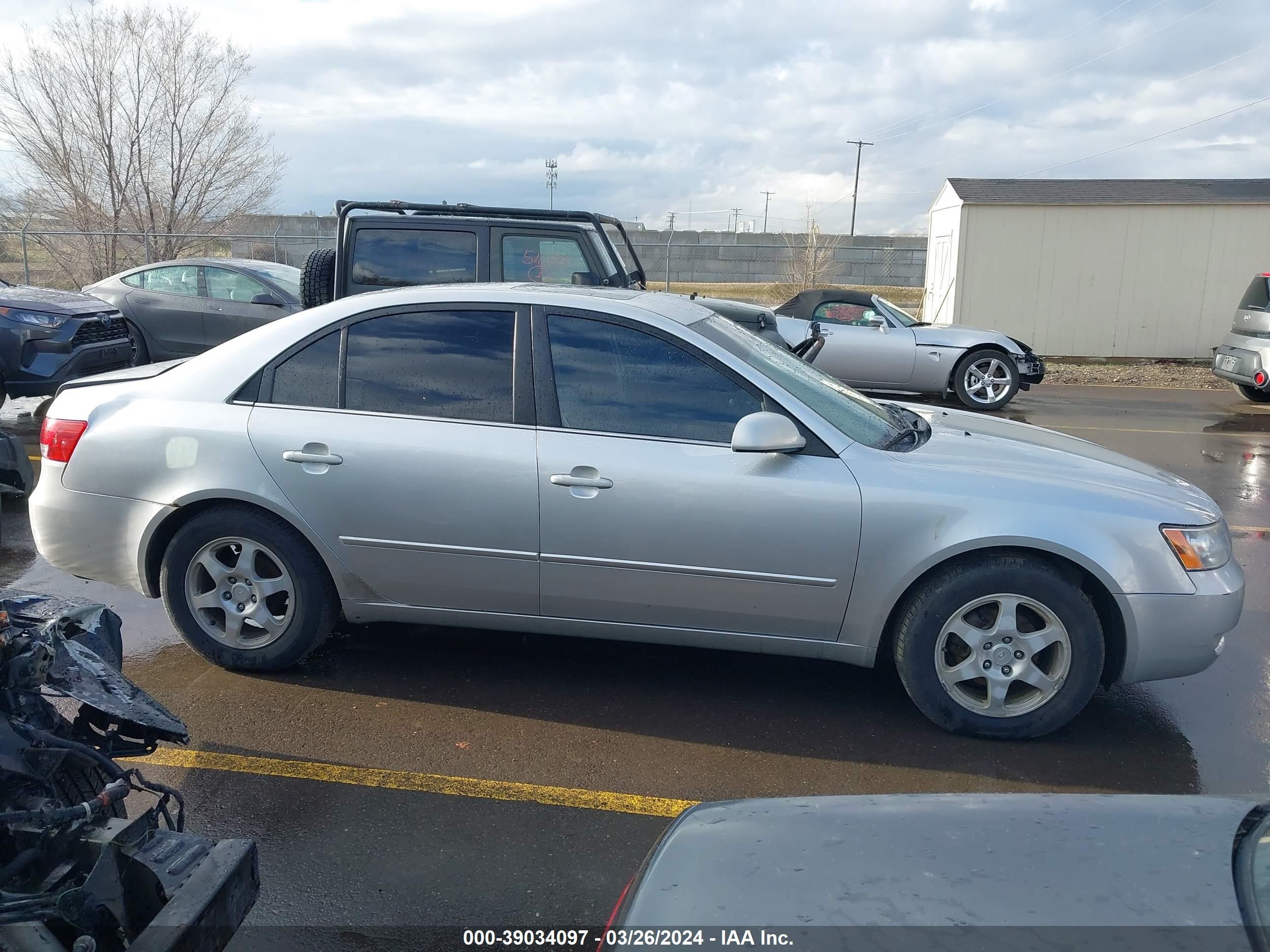 Photo 11 VIN: KMHEU46C76A124784 - HYUNDAI SONATA 