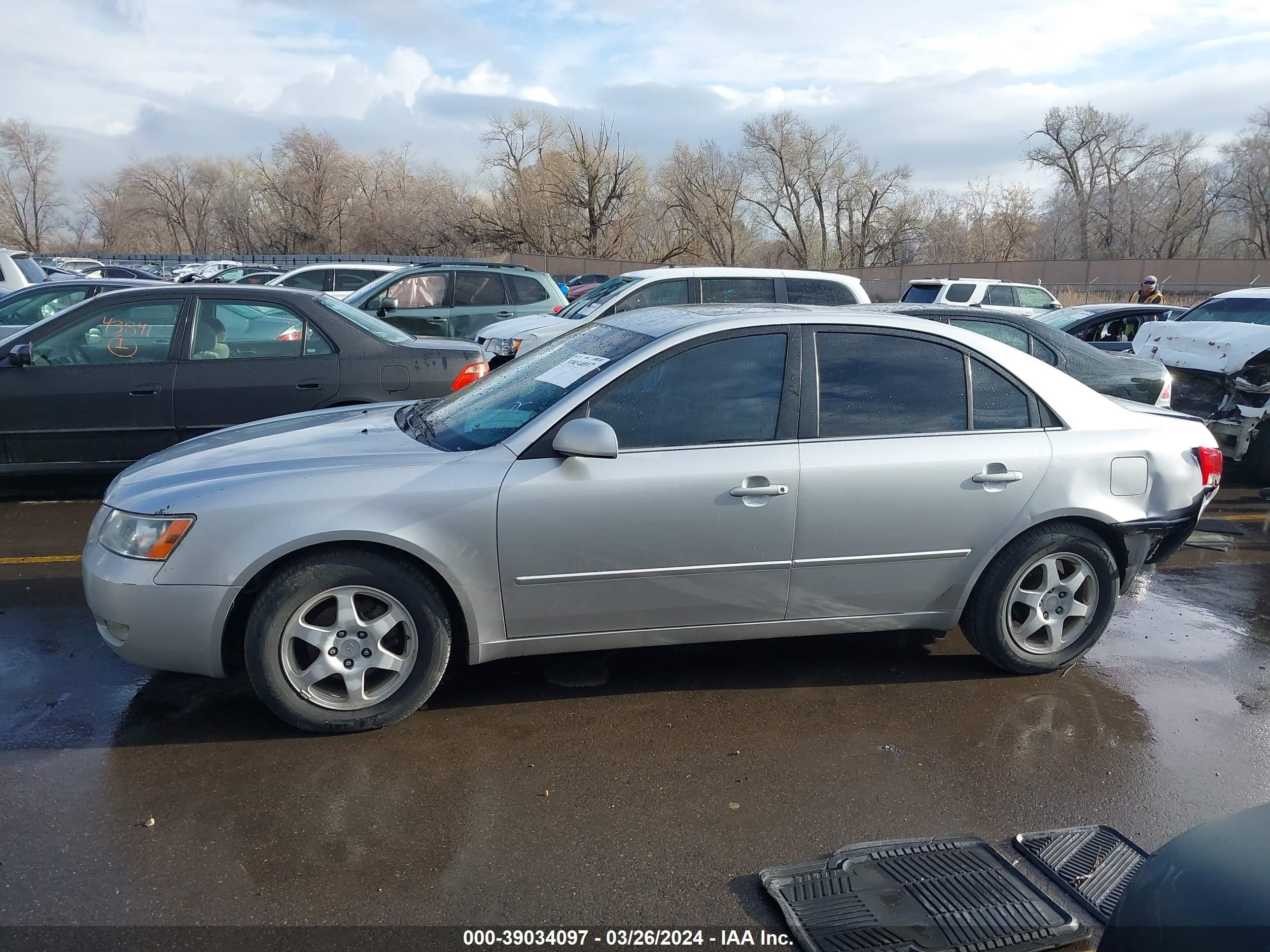 Photo 12 VIN: KMHEU46C76A124784 - HYUNDAI SONATA 