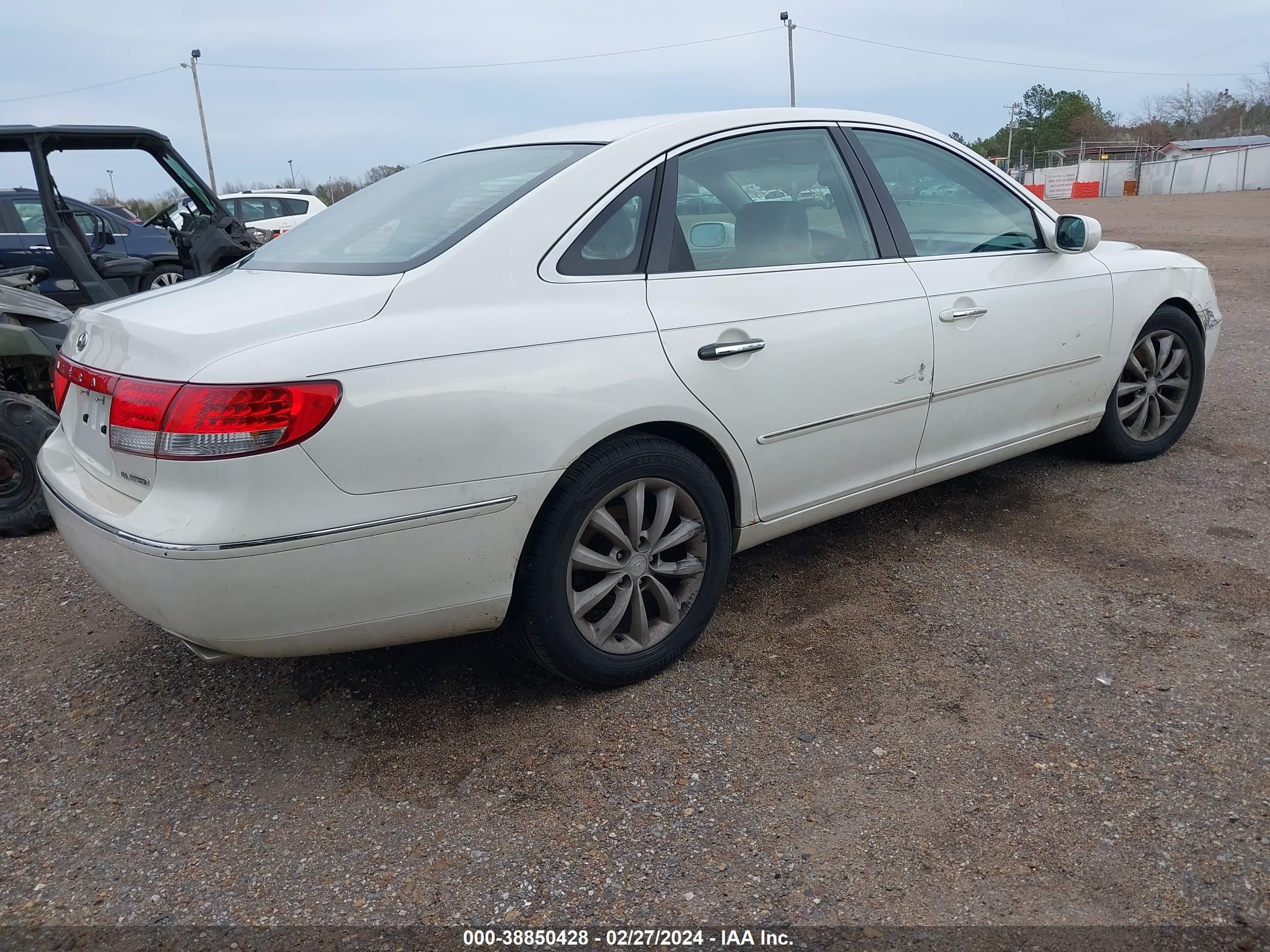 Photo 3 VIN: KMHFC46F06A094206 - HYUNDAI AZERA 