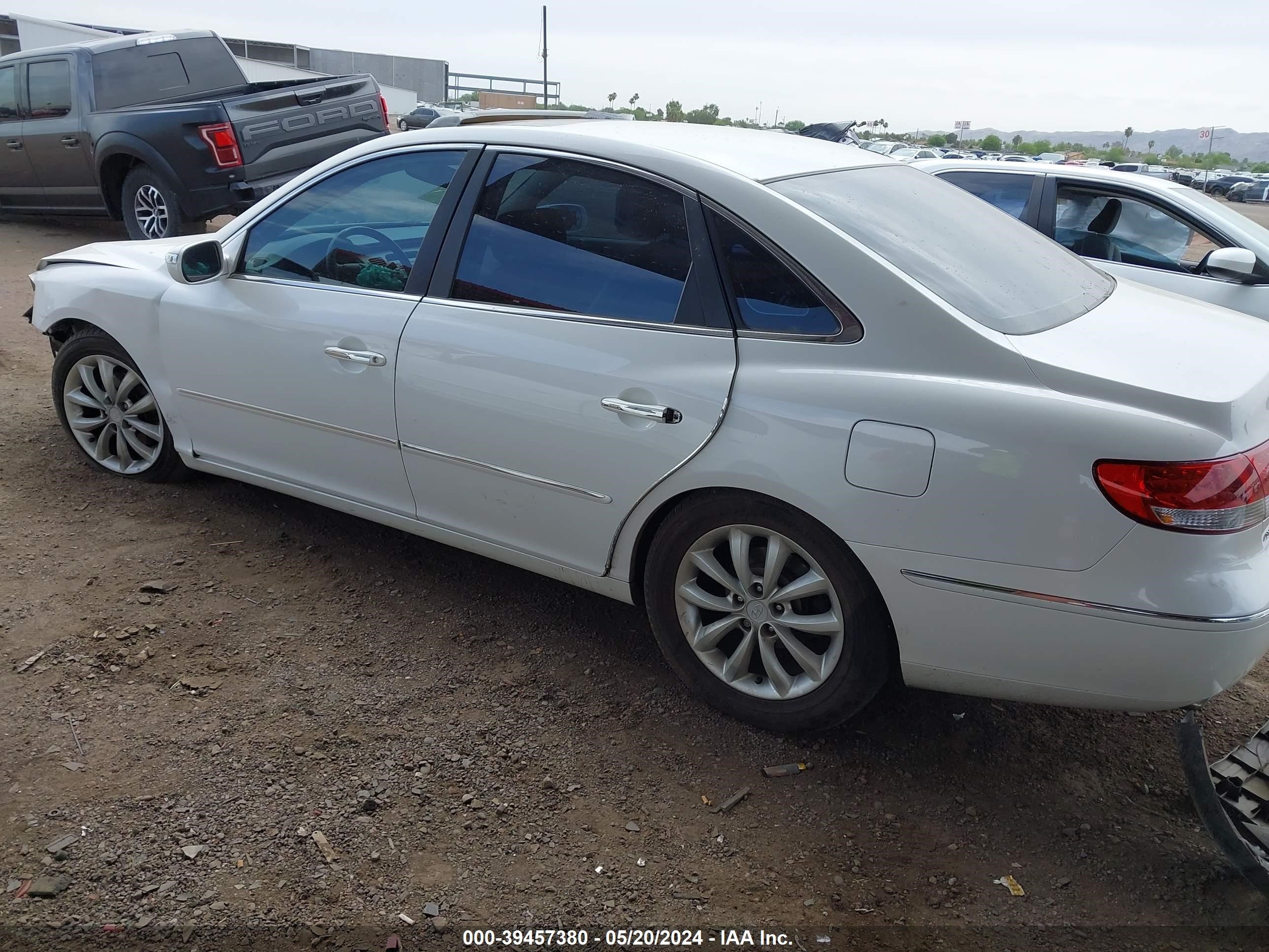 Photo 2 VIN: KMHFC46F07A199393 - HYUNDAI AZERA 