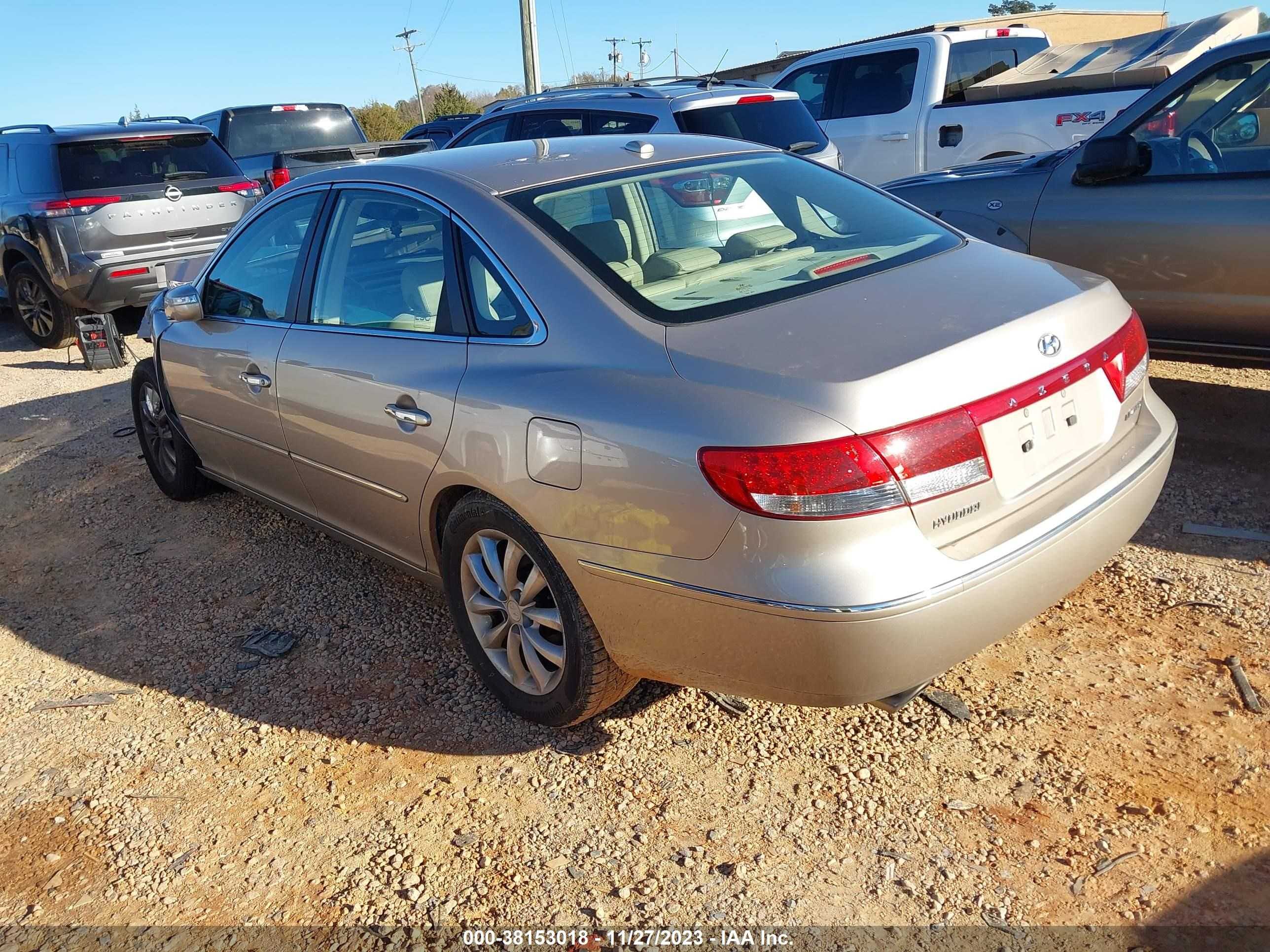 Photo 2 VIN: KMHFC46F07A240105 - HYUNDAI AZERA 