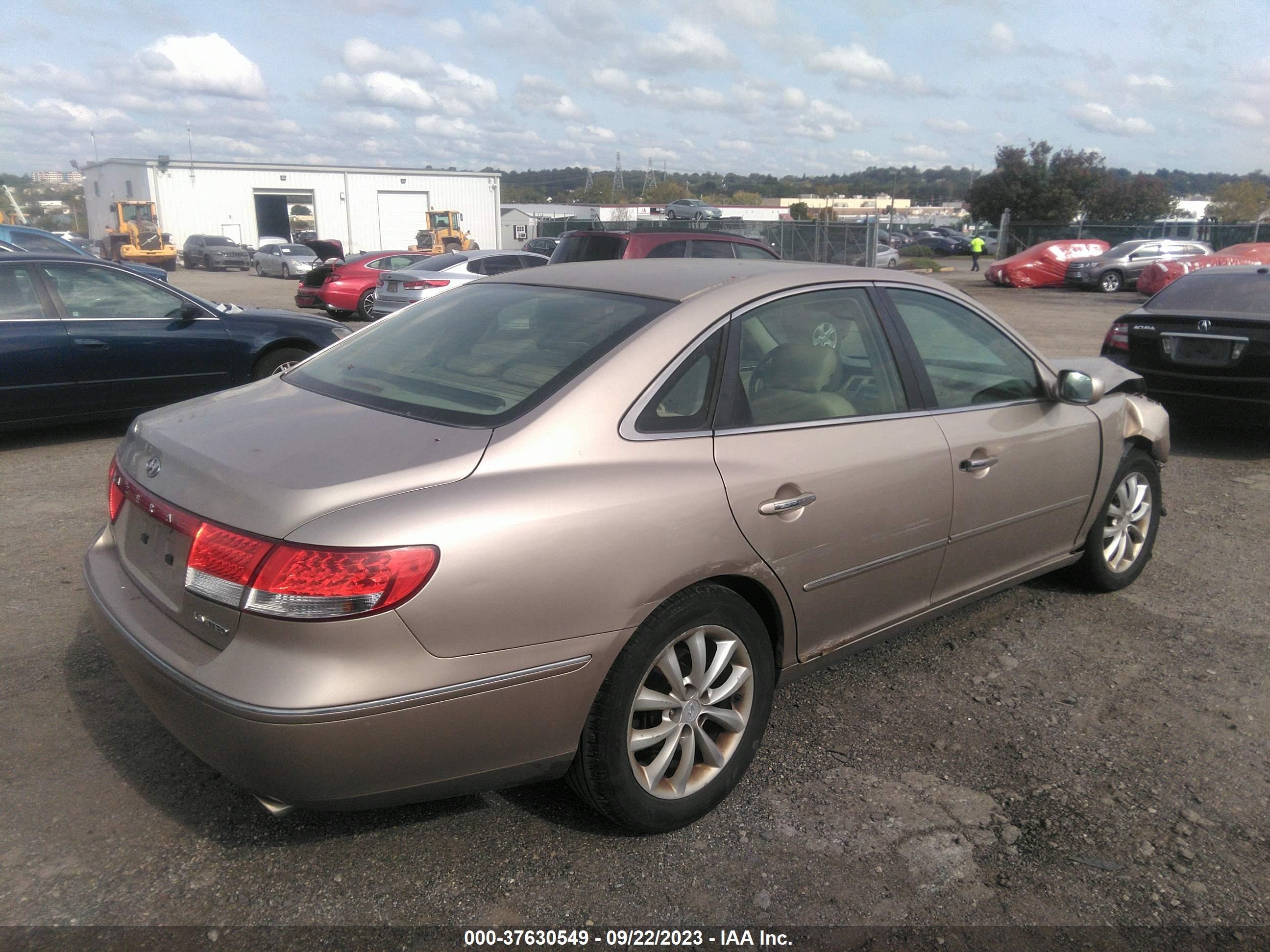 Photo 3 VIN: KMHFC46F27A147649 - HYUNDAI AZERA 