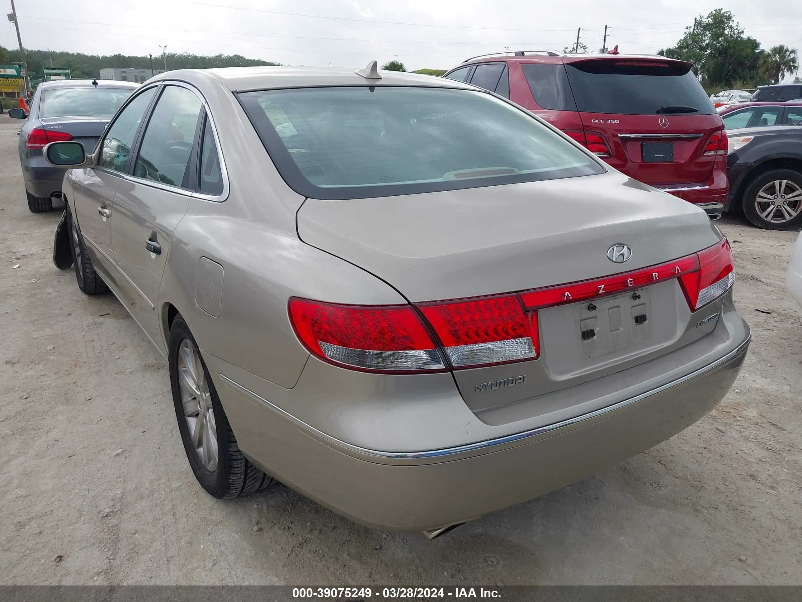 Photo 2 VIN: KMHFC46F29A380675 - HYUNDAI AZERA 