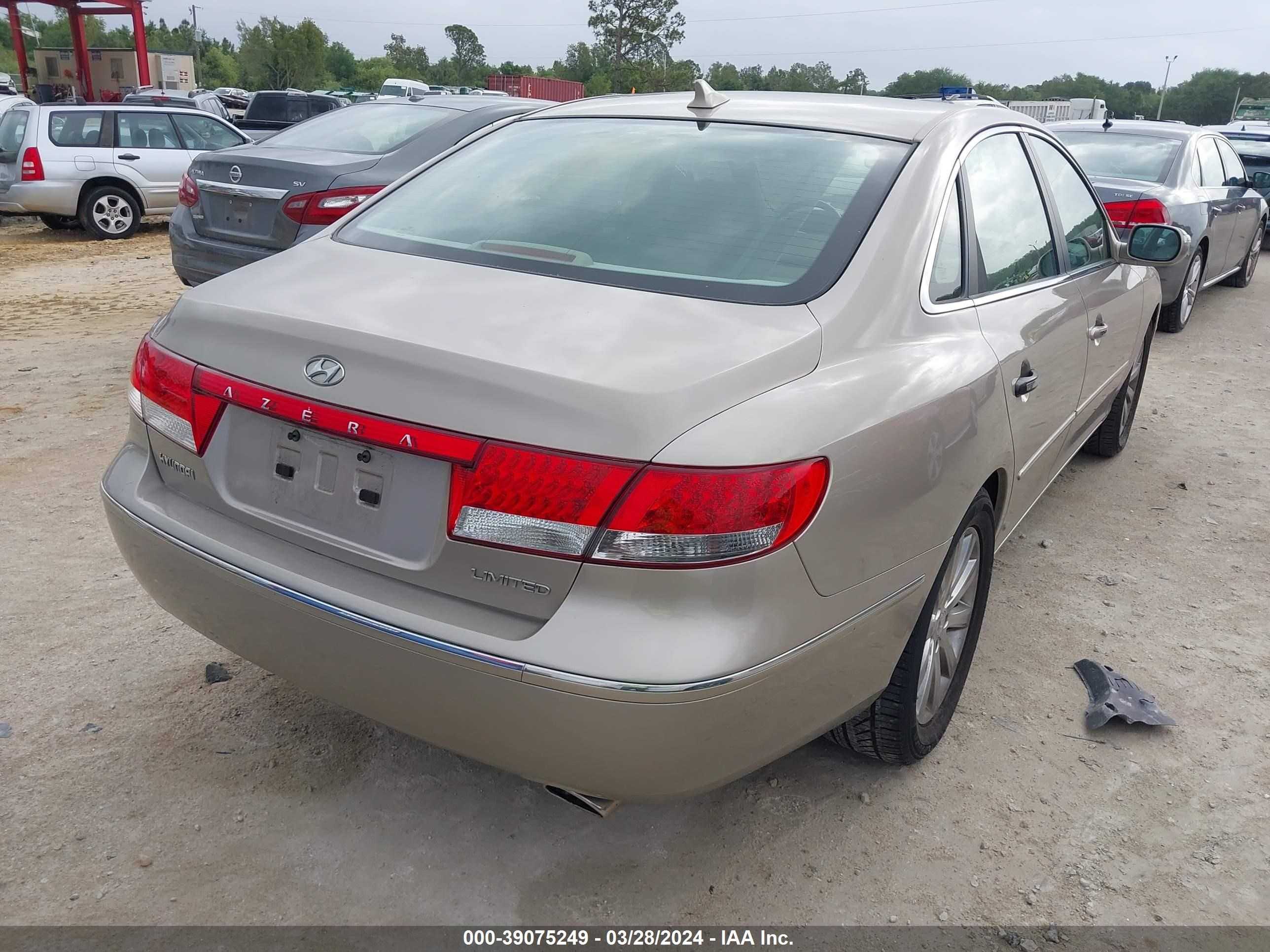 Photo 3 VIN: KMHFC46F29A380675 - HYUNDAI AZERA 