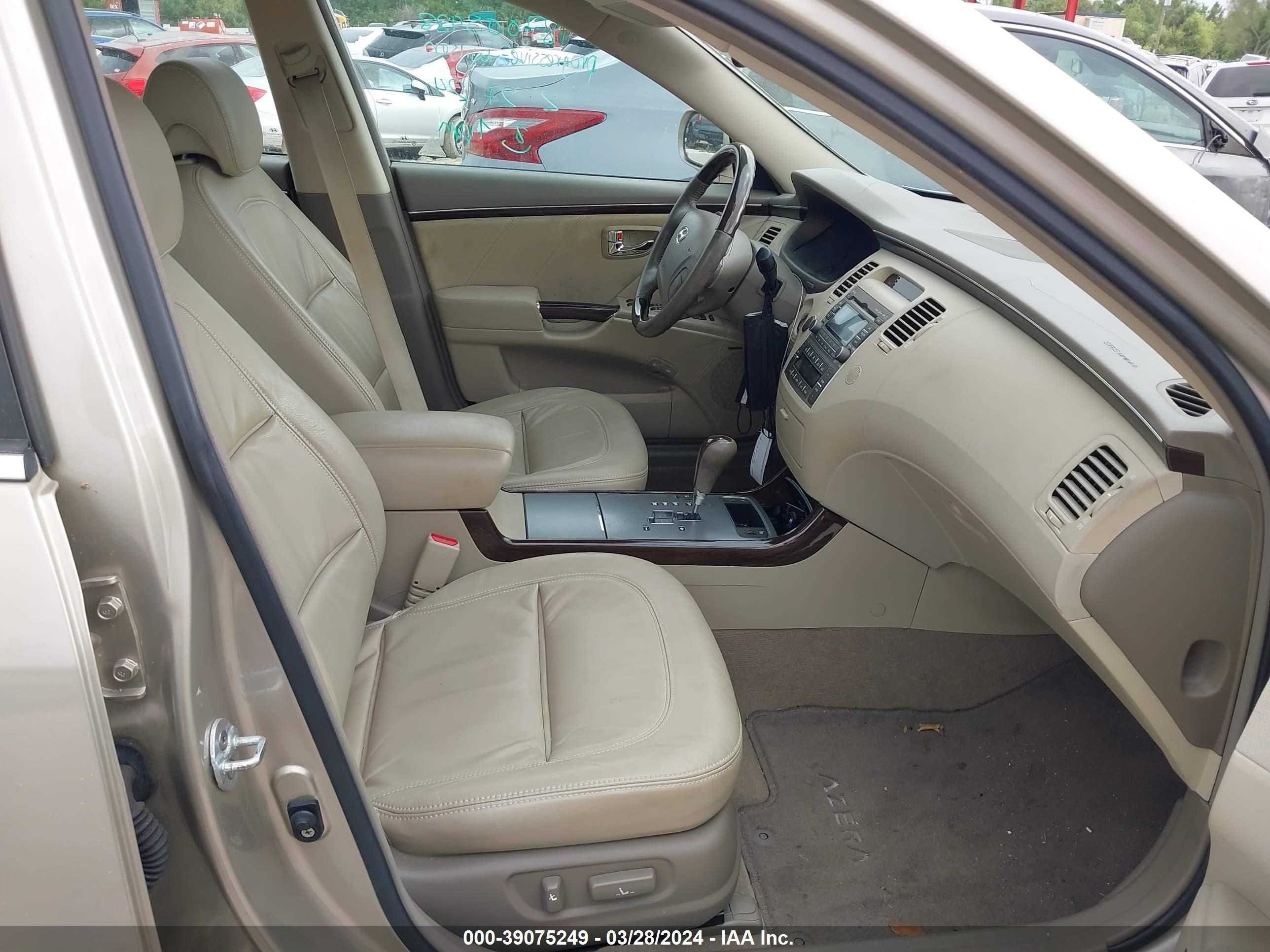 Photo 4 VIN: KMHFC46F29A380675 - HYUNDAI AZERA 