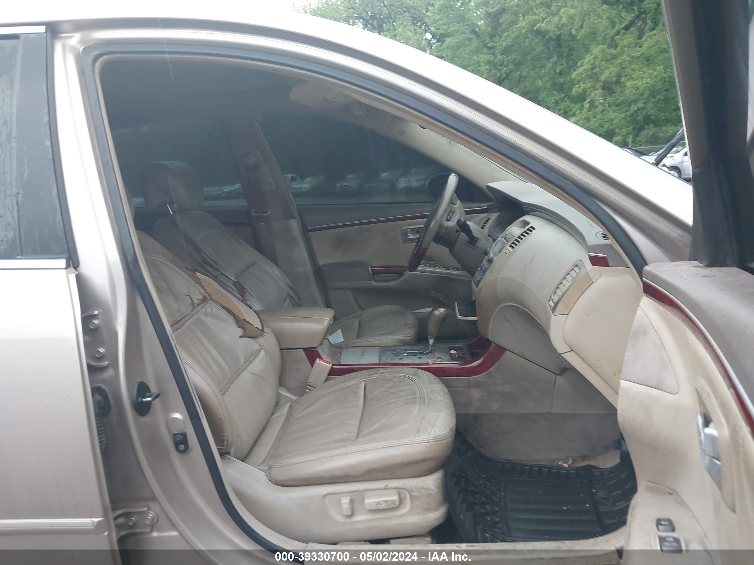 Photo 4 VIN: KMHFC46F48A252680 - HYUNDAI AZERA 