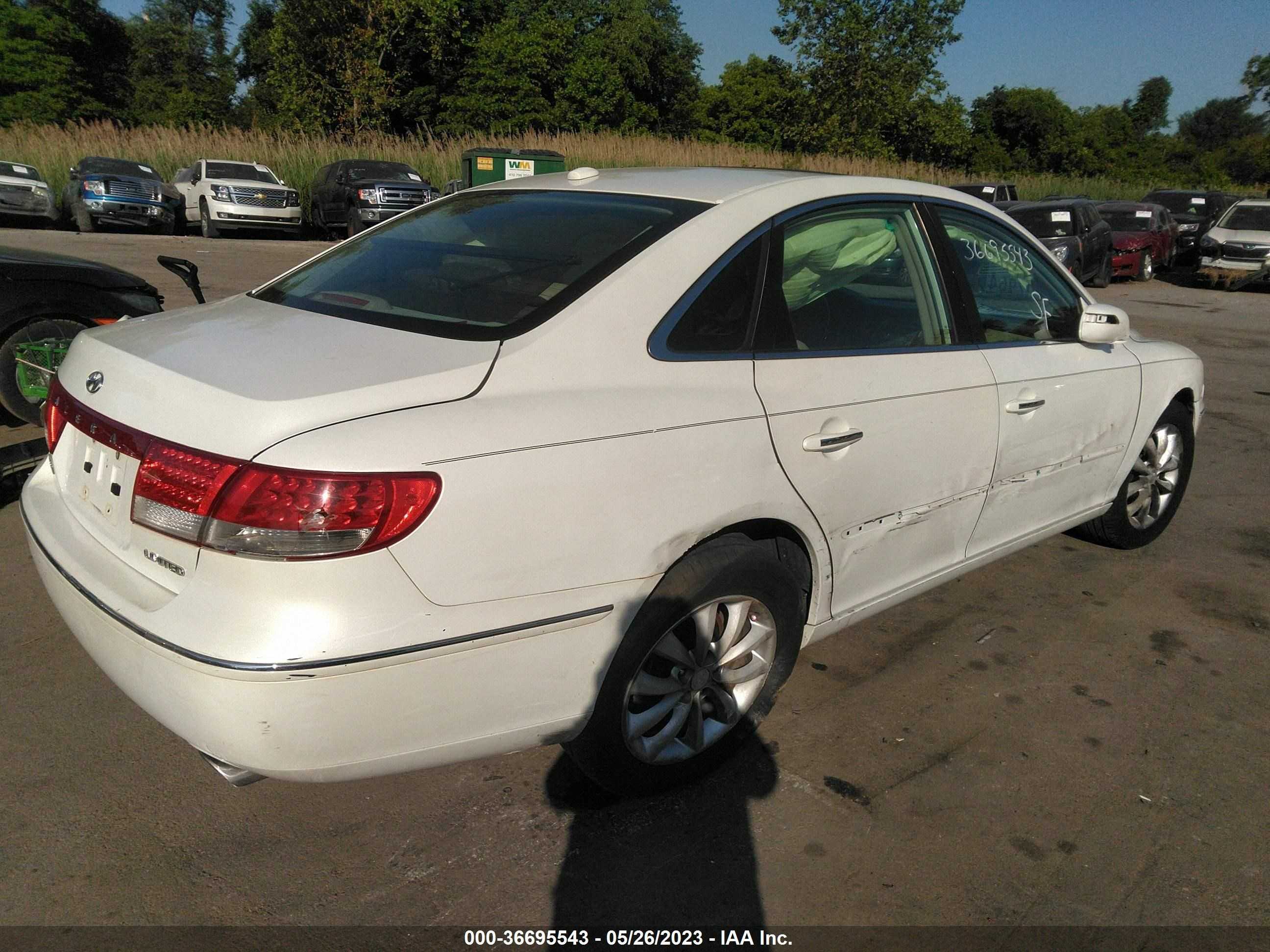 Photo 3 VIN: KMHFC46F48A276235 - HYUNDAI AZERA 