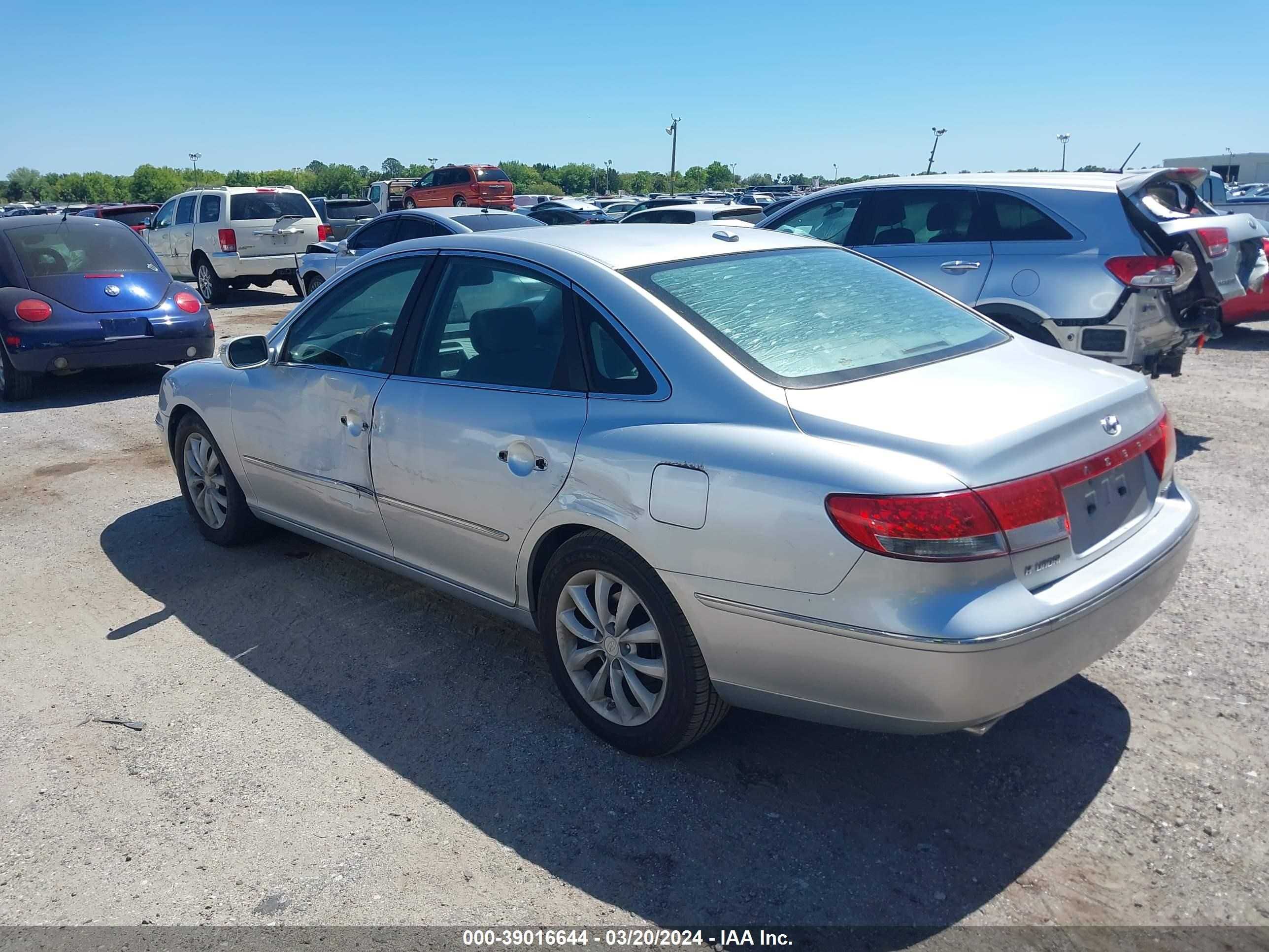 Photo 2 VIN: KMHFC46F48A319021 - HYUNDAI AZERA 