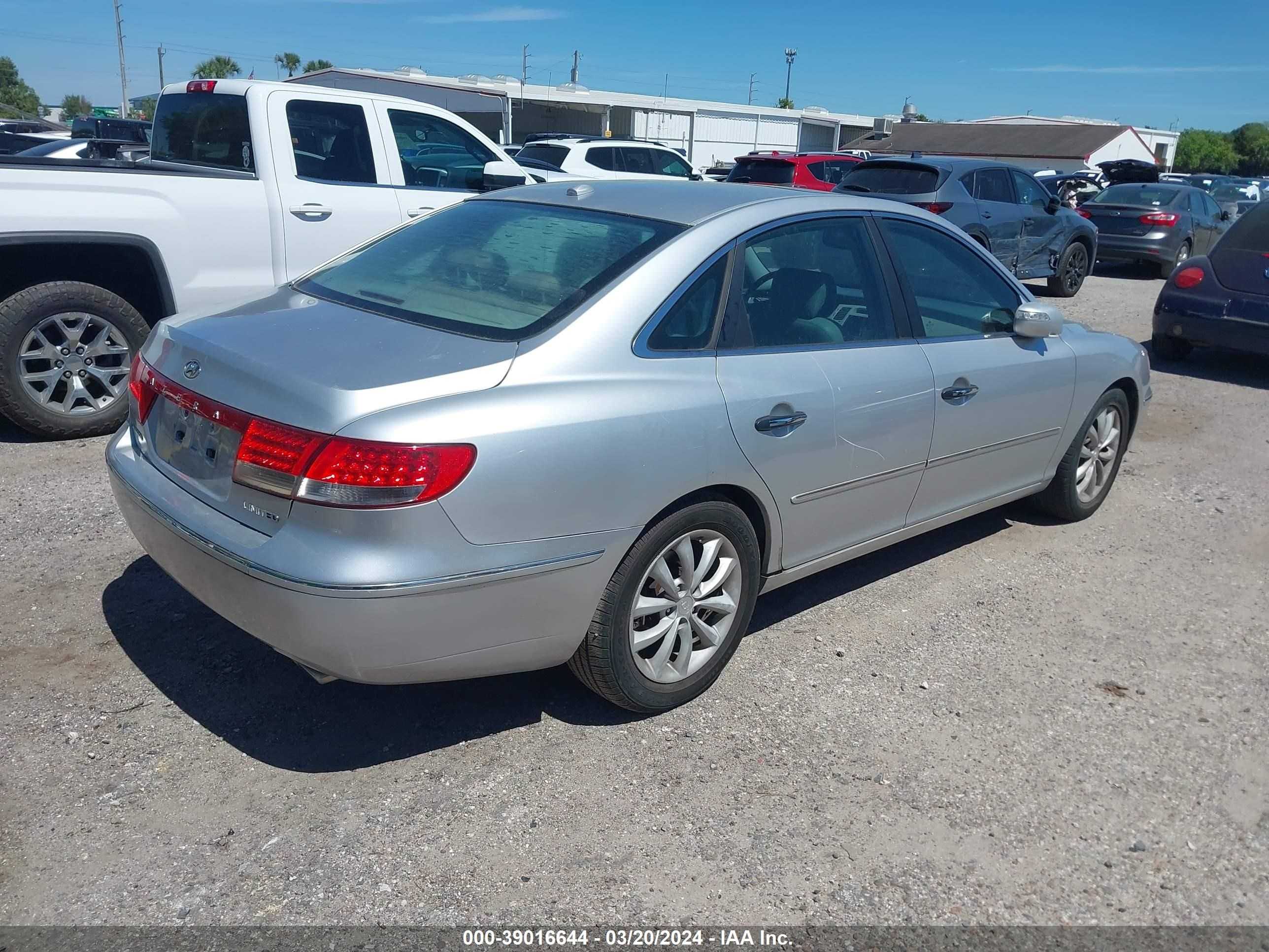 Photo 3 VIN: KMHFC46F48A319021 - HYUNDAI AZERA 