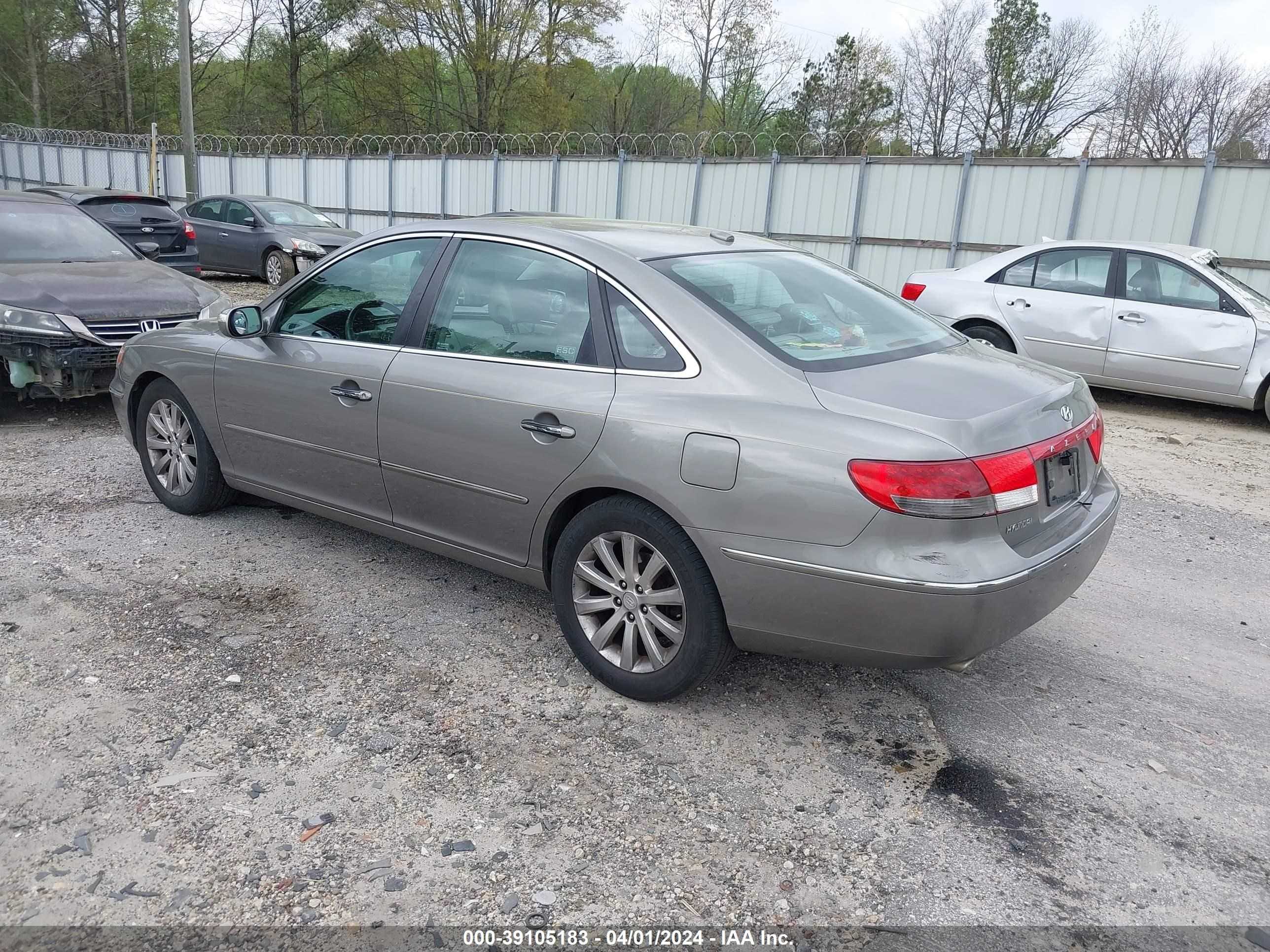 Photo 2 VIN: KMHFC46F49A373761 - HYUNDAI AZERA 