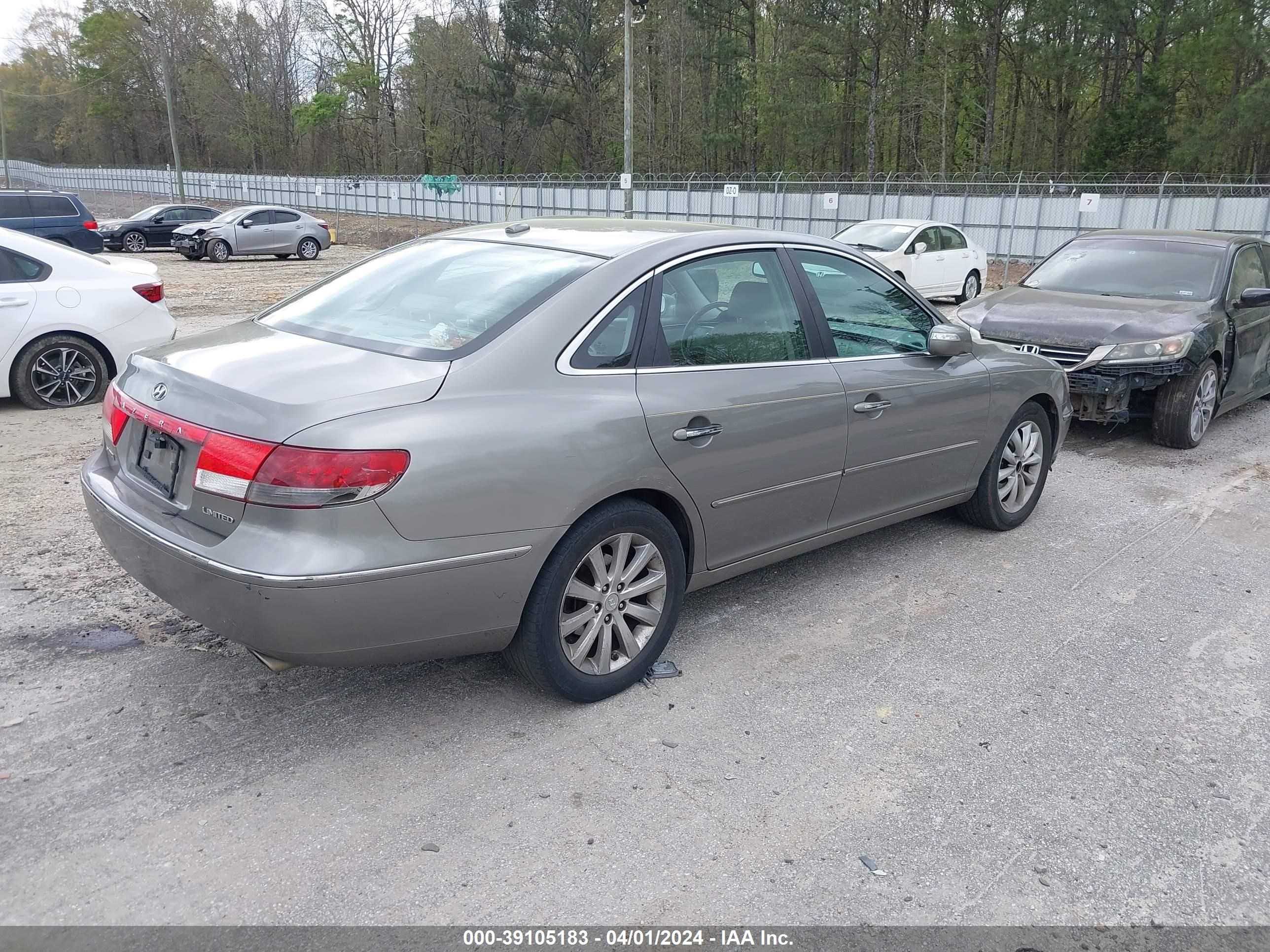 Photo 3 VIN: KMHFC46F49A373761 - HYUNDAI AZERA 