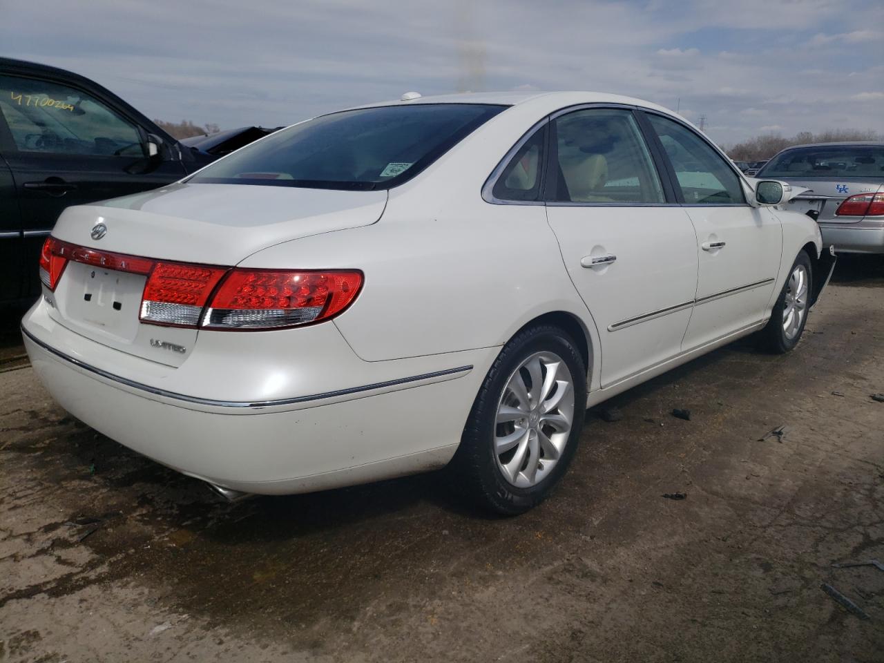 Photo 2 VIN: KMHFC46F58A290581 - HYUNDAI AZERA 