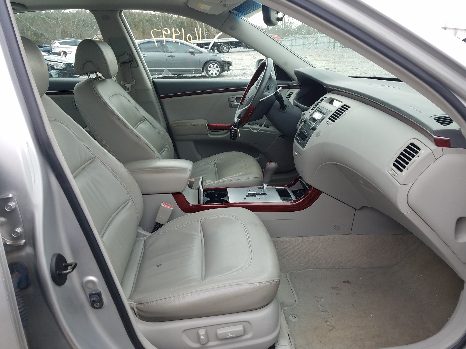 Photo 4 VIN: KMHFC46F66A049870 - HYUNDAI AZERA SE 