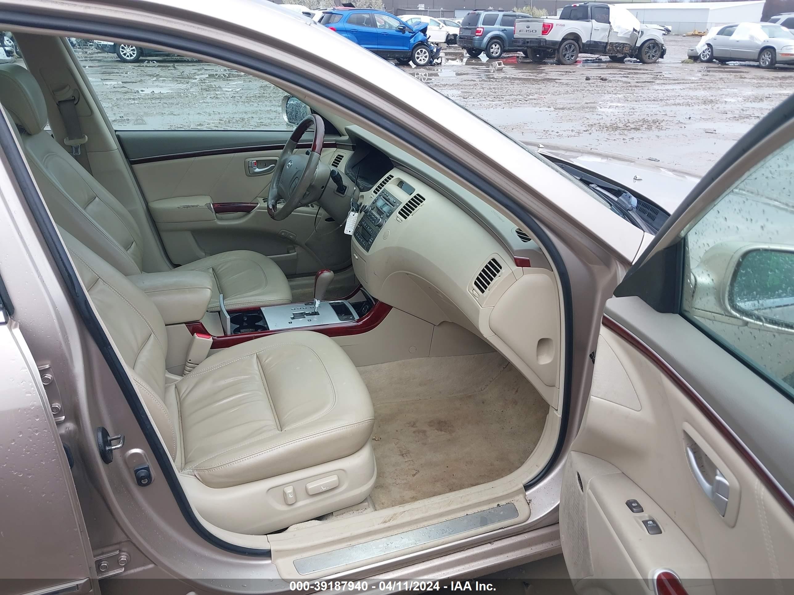 Photo 4 VIN: KMHFC46F67A180864 - HYUNDAI AZERA 