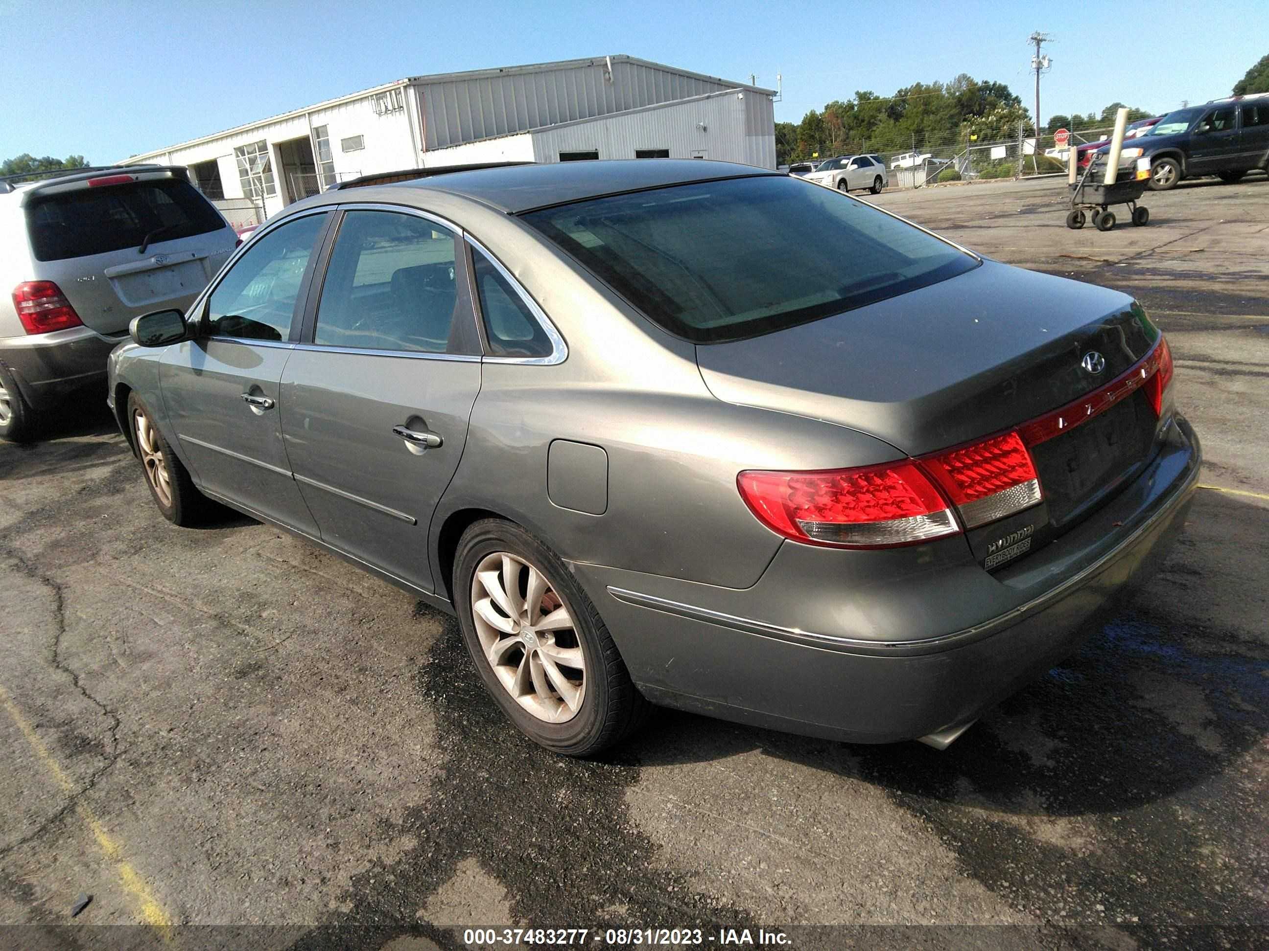 Photo 2 VIN: KMHFC46F76A116377 - HYUNDAI AZERA 