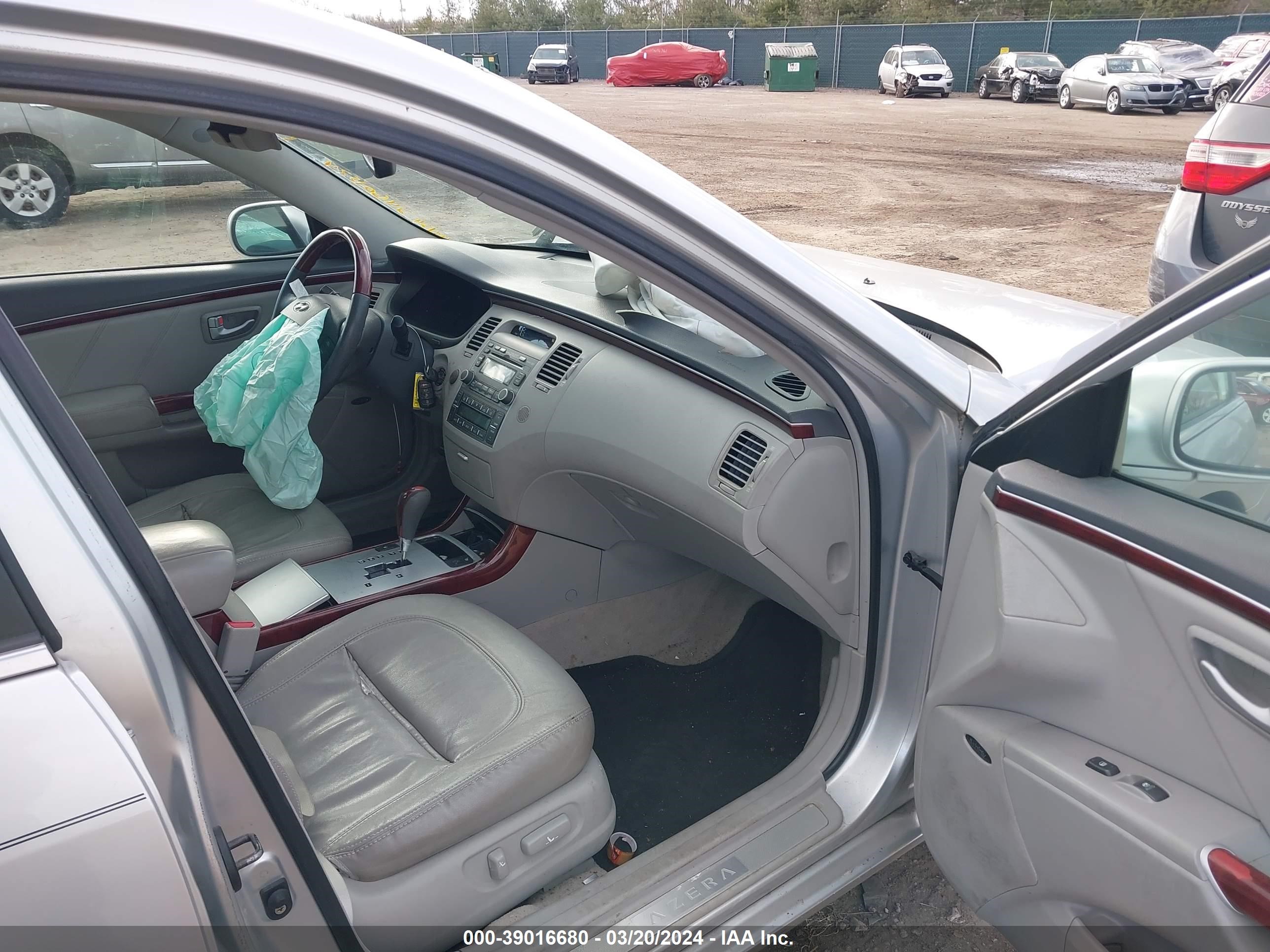 Photo 4 VIN: KMHFC46F77A215265 - HYUNDAI AZERA 