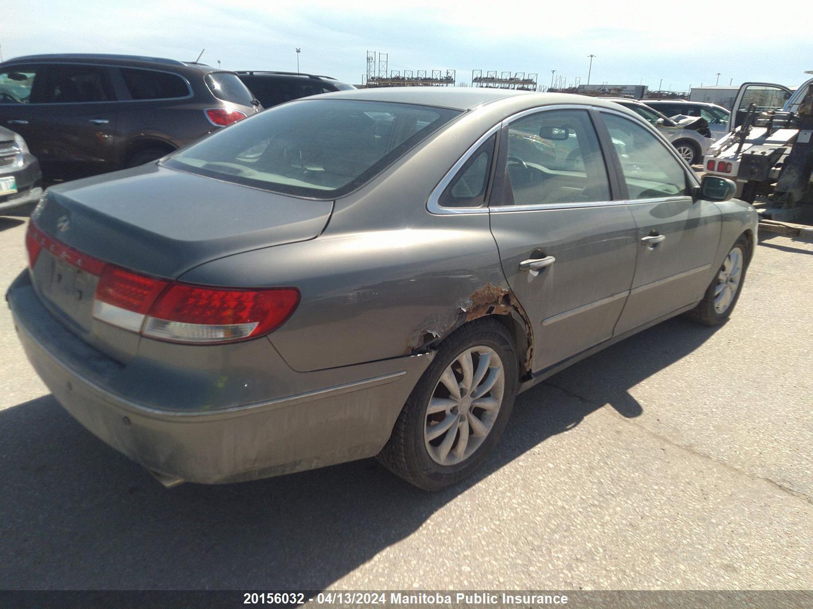 Photo 3 VIN: KMHFC46F86A082420 - HYUNDAI AZERA 