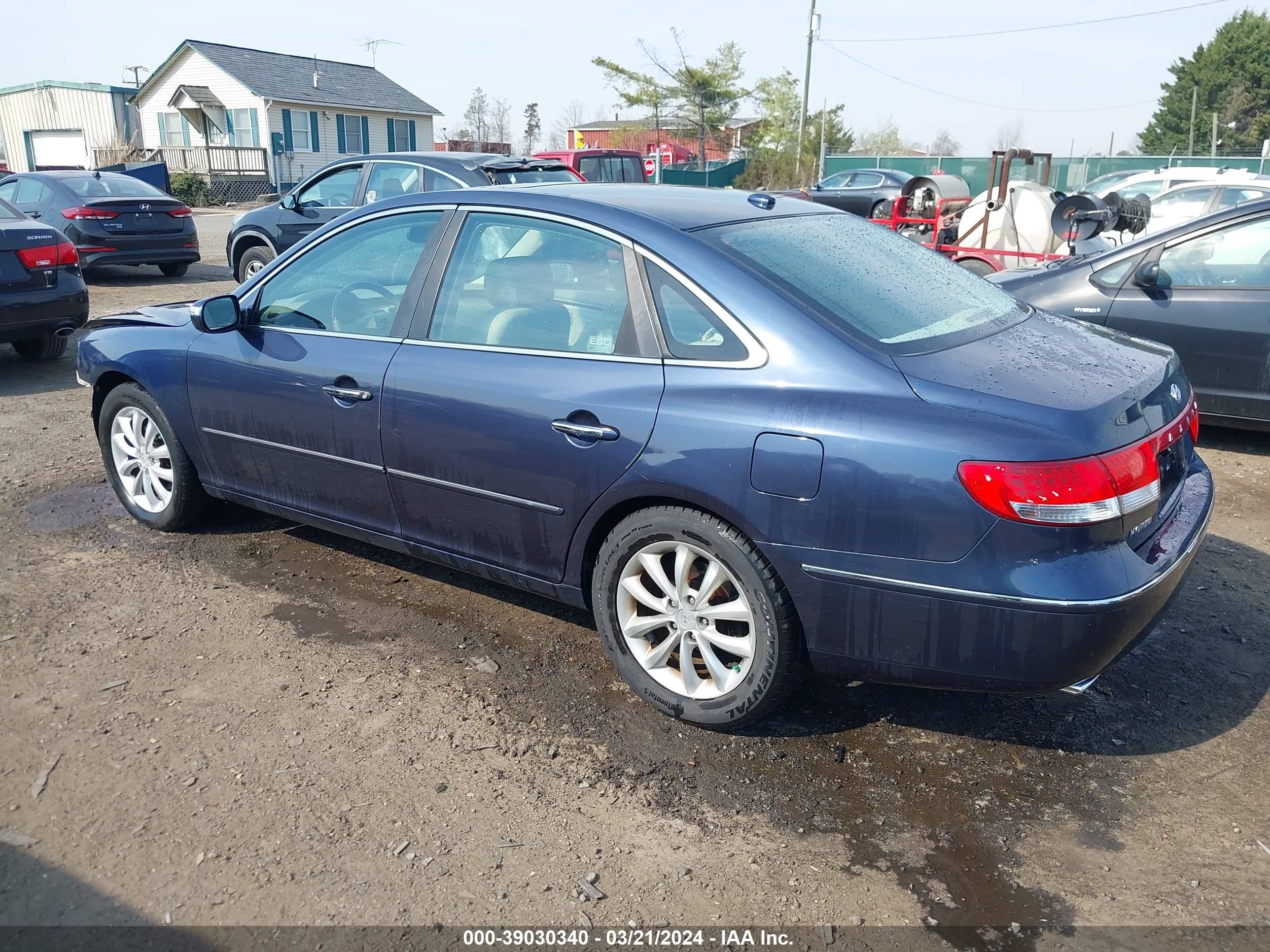 Photo 2 VIN: KMHFC46F88A263617 - HYUNDAI AZERA 