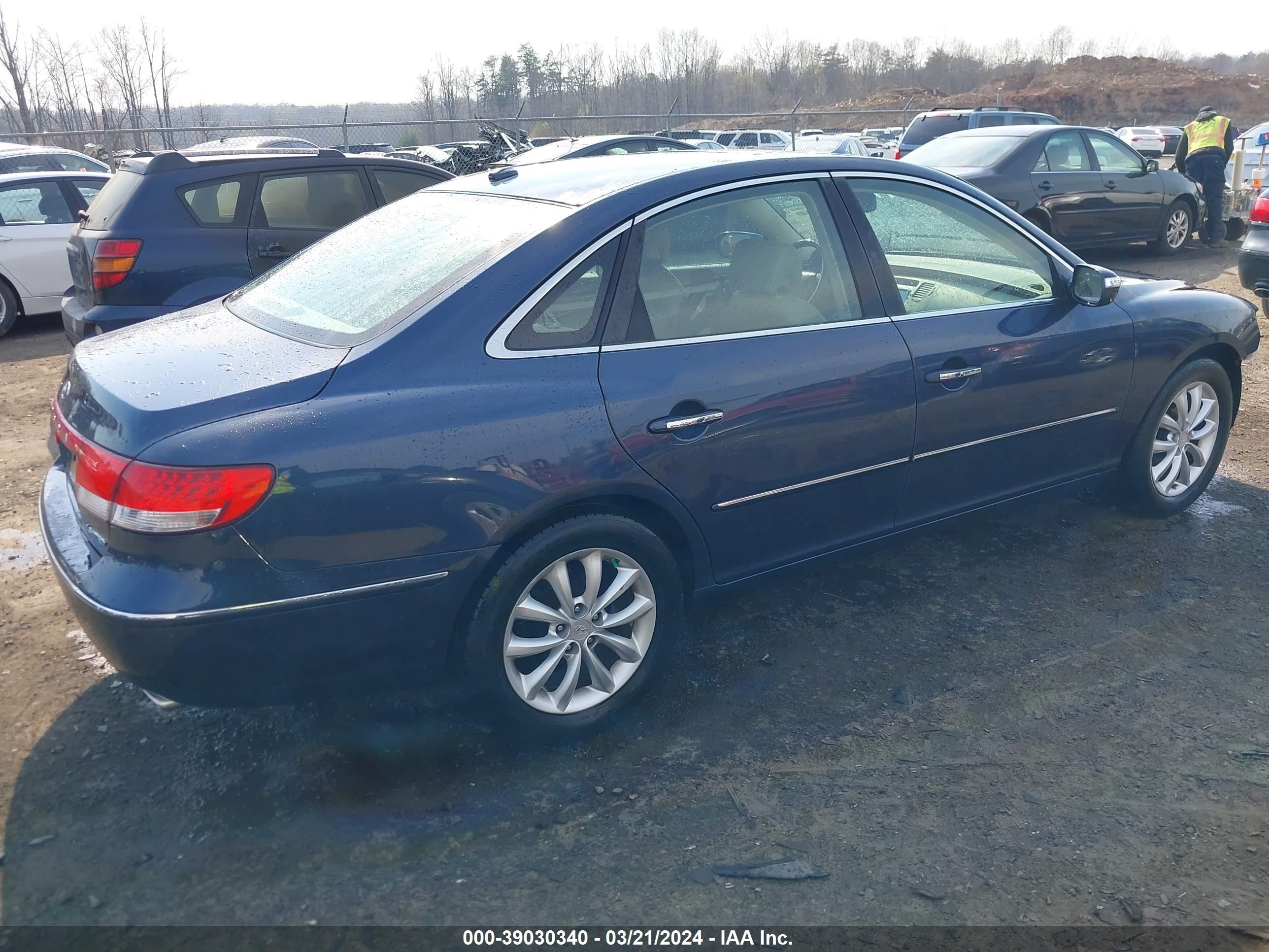 Photo 3 VIN: KMHFC46F88A263617 - HYUNDAI AZERA 